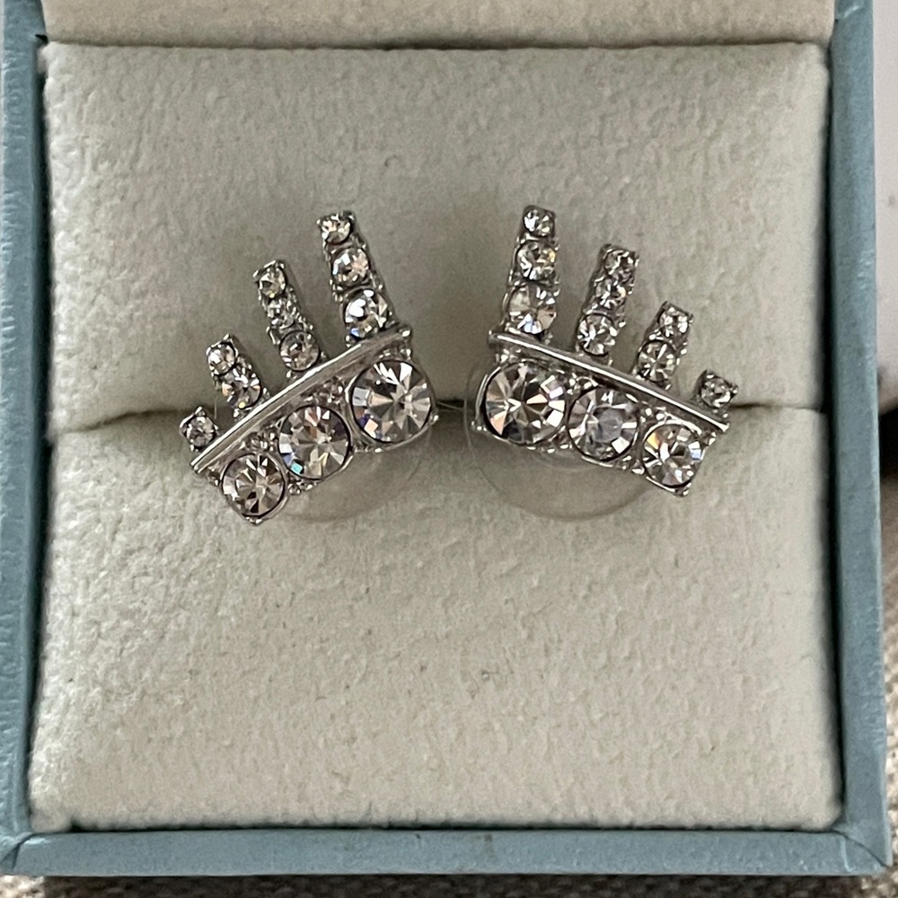 ✨Givenchy Elegant Silver Crystal Bling Eye Lash Post Earrings✨LIKE BRAND NEW - Picture 5 of 8